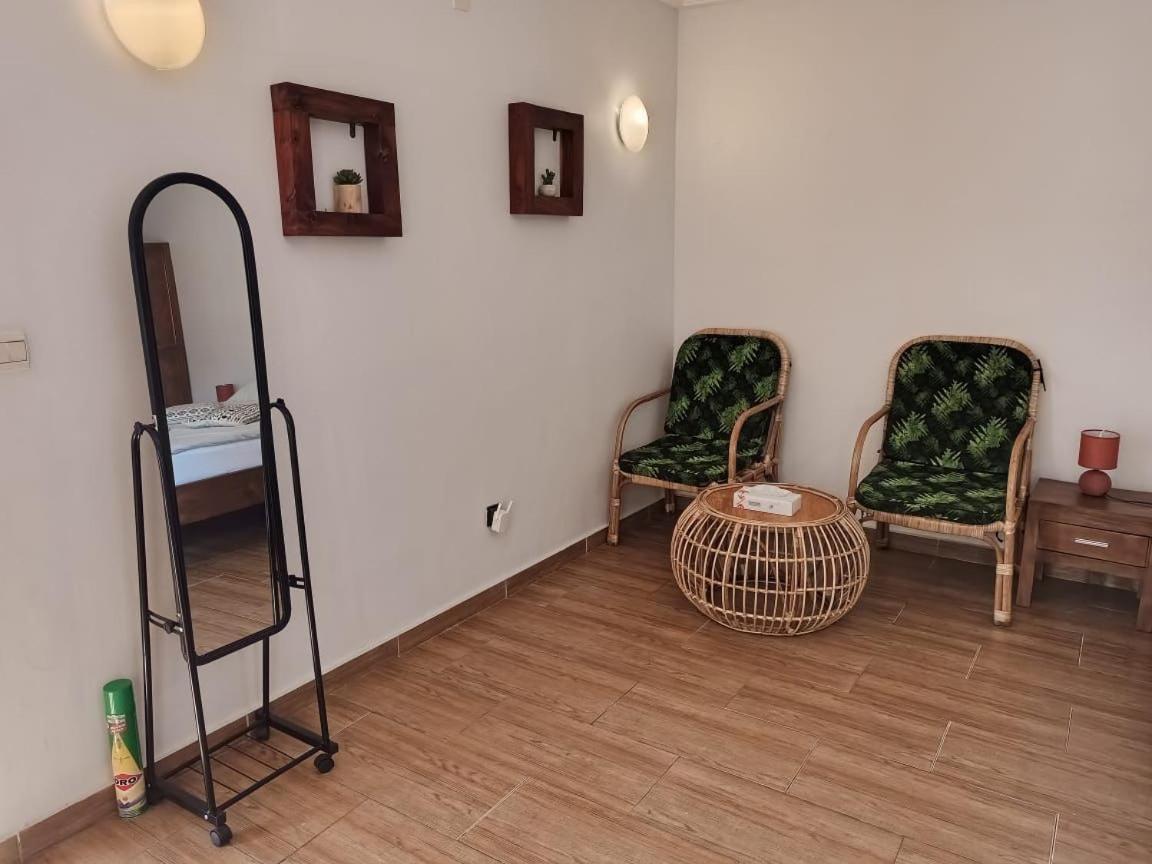L'Oasis Guesthouse Cotonou Luaran gambar