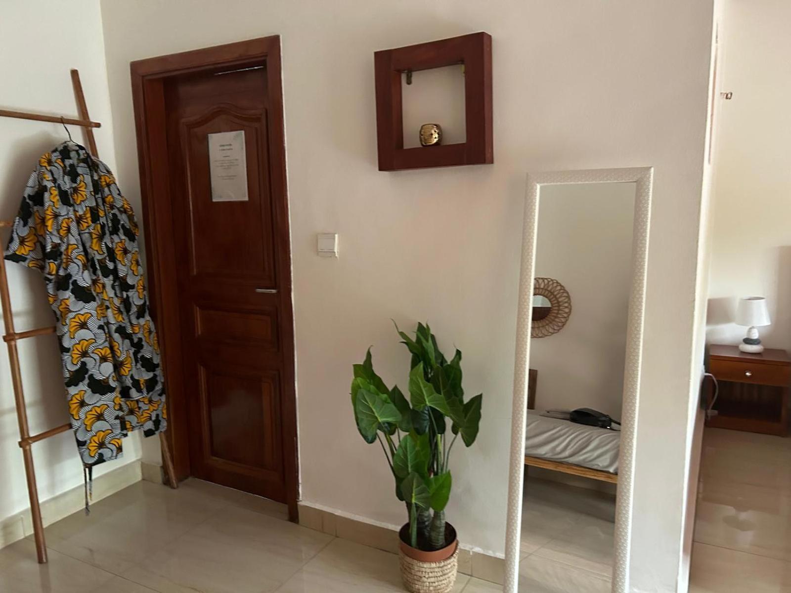 L'Oasis Guesthouse Cotonou Luaran gambar