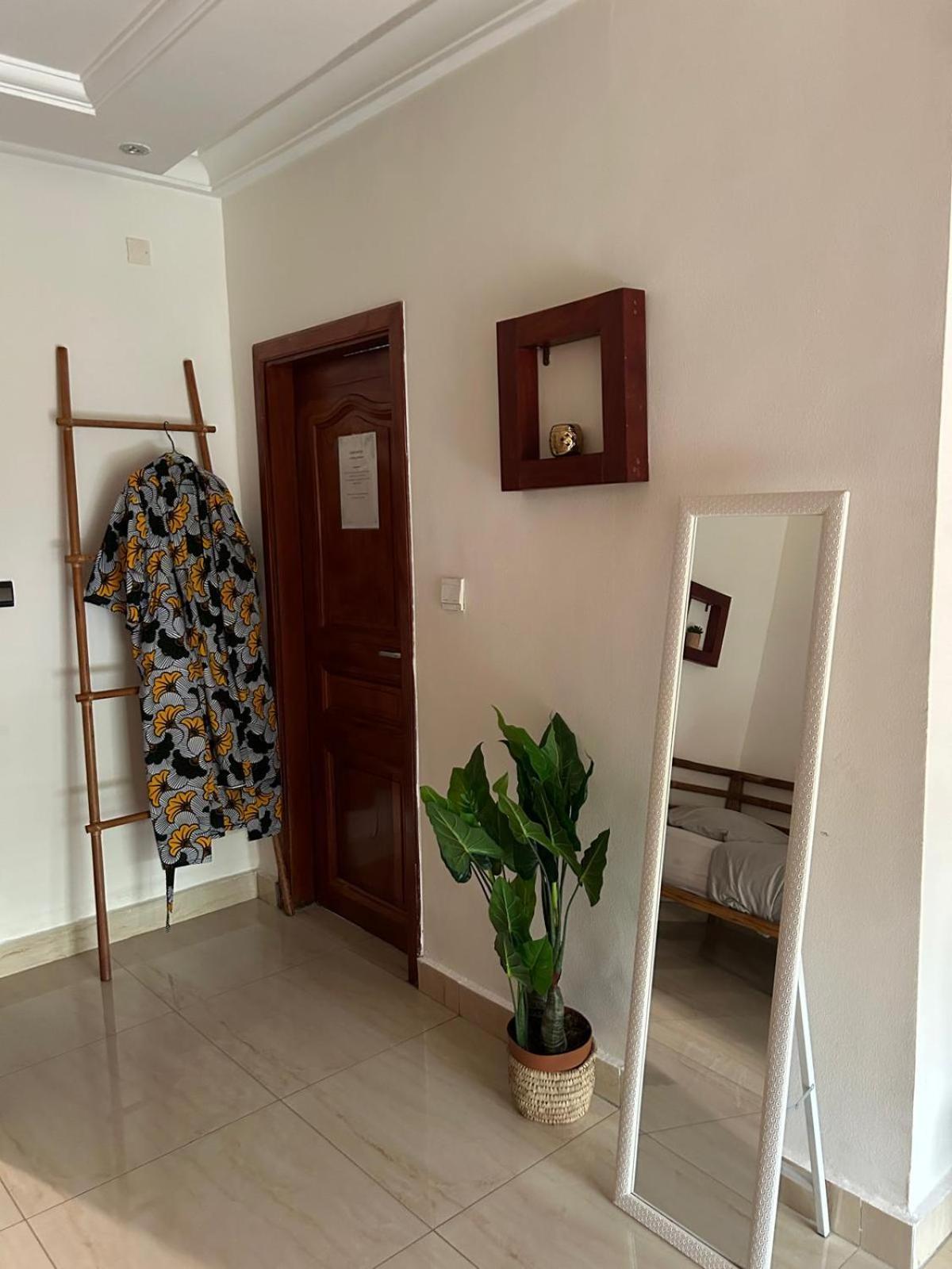 L'Oasis Guesthouse Cotonou Luaran gambar